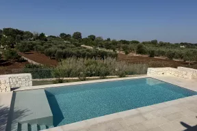 villa con trullo e piscina a Ostuni
