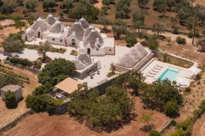 Exclusive Masseria Ferrari for rent in Martina Franca