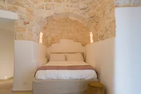 villa con trullo e piscina a Ostuni