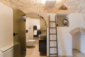 villa con trullo e piscina a Ostuni