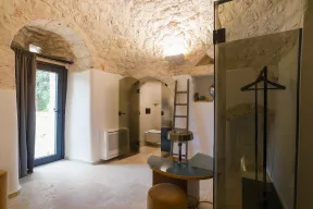 villa con trullo e piscina a Ostuni