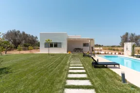 Lamia Flora con Piscina in Affitto in Puglia Lamia Flora con Piscina in Affitto in Puglia