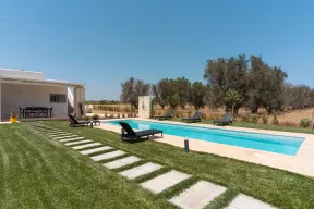 Lamia Flora con Piscina in Affitto in Puglia Lamia Flora con Piscina in Affitto in Puglia