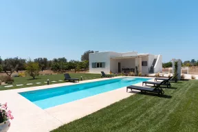 Lamia Flora con Piscina in Affitto in Puglia Lamia Flora con Piscina in Affitto in Puglia