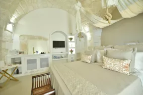 Eurydice Suite with Tap Pool in Ostuni