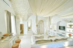 Eurydice Suite with Tap Pool in Ostuni