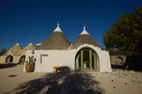 masserie-puglia-affitto-masseria-ferrari-trulli-piscina