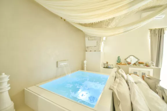 Eurydice Suite con Piscina a sfioro a Ostuni